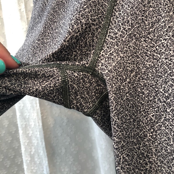 LULULEMON • Train times crop fractal alpine SIZE 2 - Picture 4 of 7